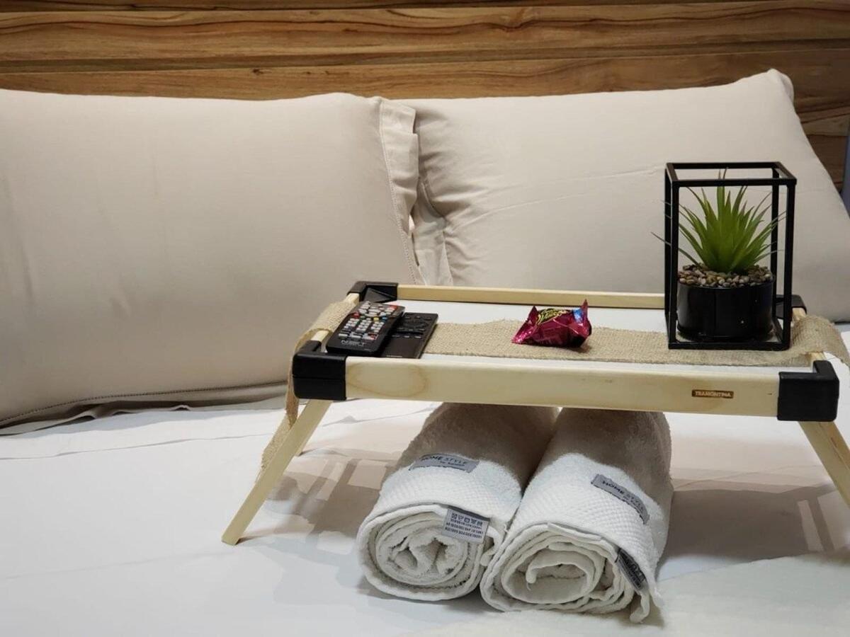 01 Qt.| 2 Hosp. | Linda Vista | Shopping Apartamento